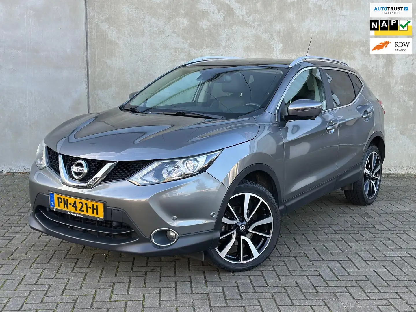 Nissan Qashqai 1.6 Tekna Ori NL NAP Pano Leder Grau - 1