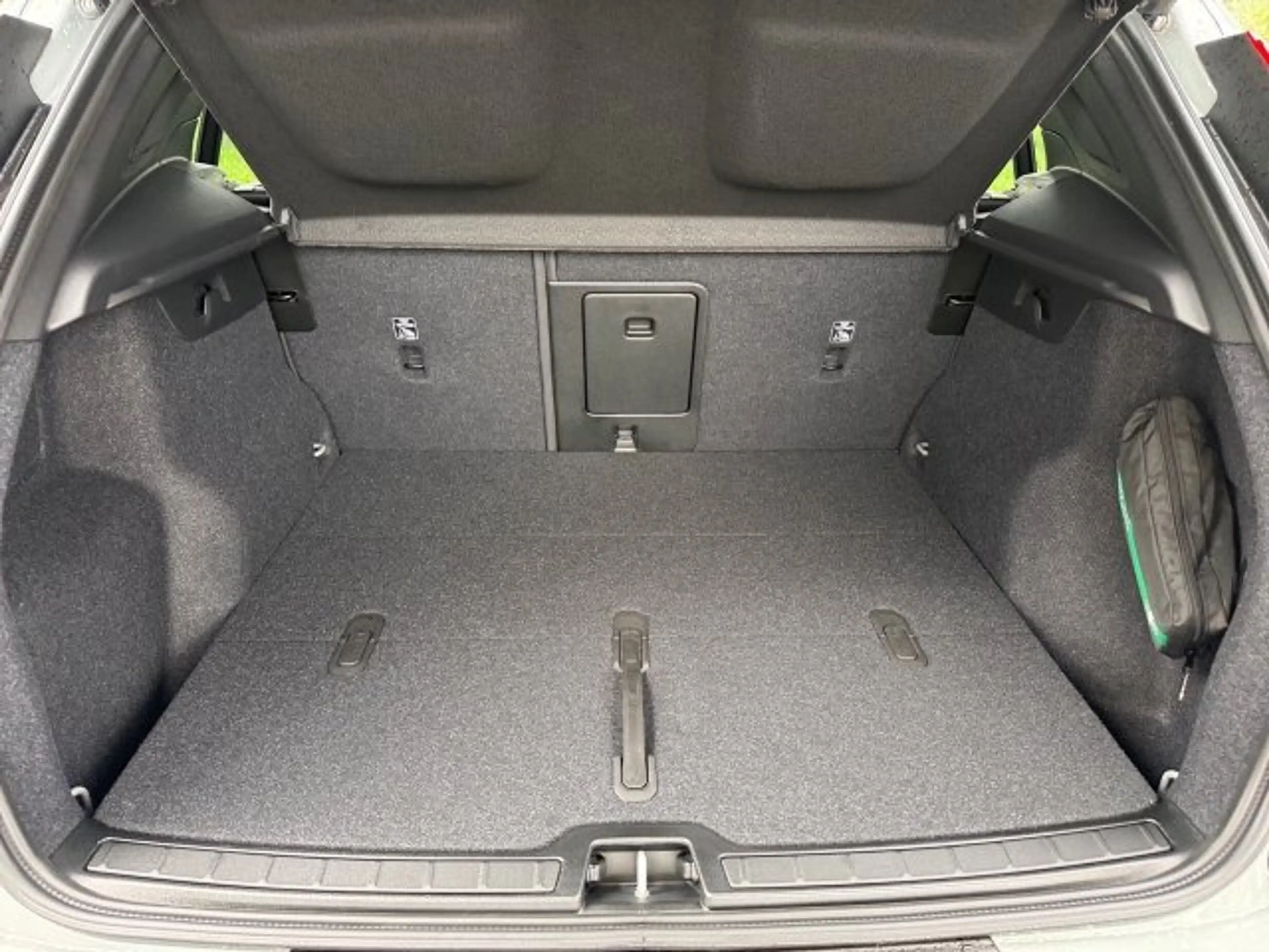 Volvo EX40 Black Edition Plus, Single Motor Extended Range, Vollel — photo 13