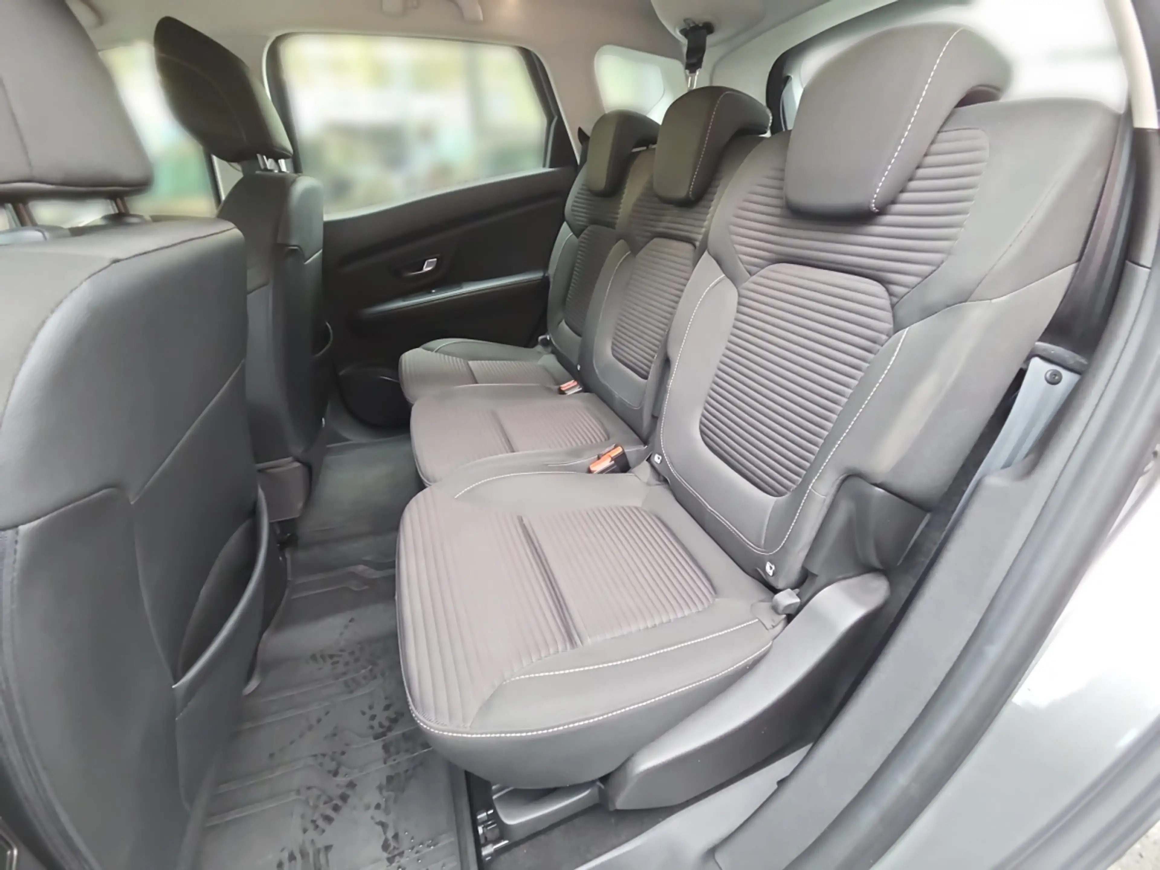 Renault Scenic Scénic (IV) Scénic TCe 115 PF Zen — photo 10