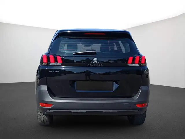 Peugeot 5008 view 3