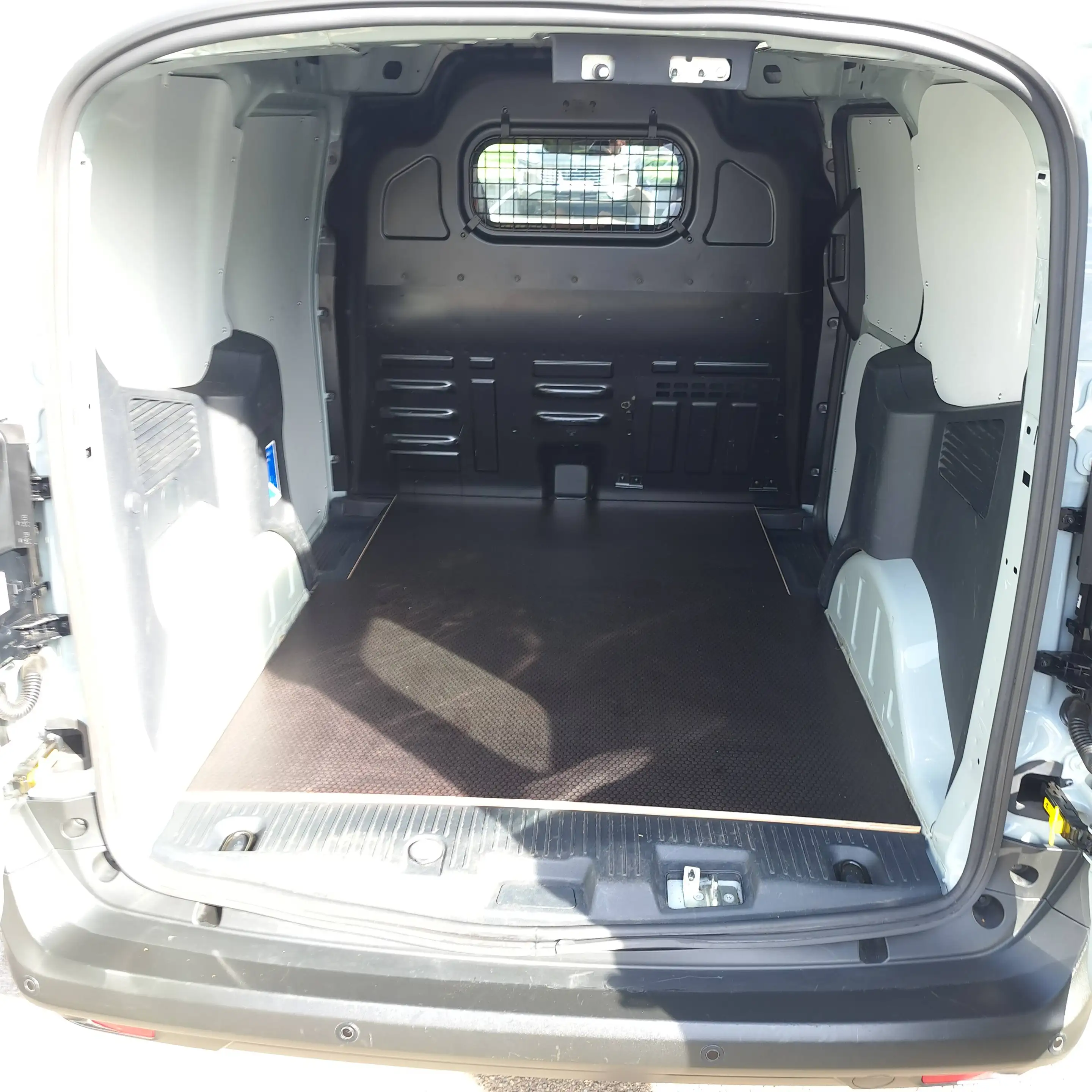 Ford Transit Courier Transit Courier 1.0 EcoBoost Limited Limited — photo 8