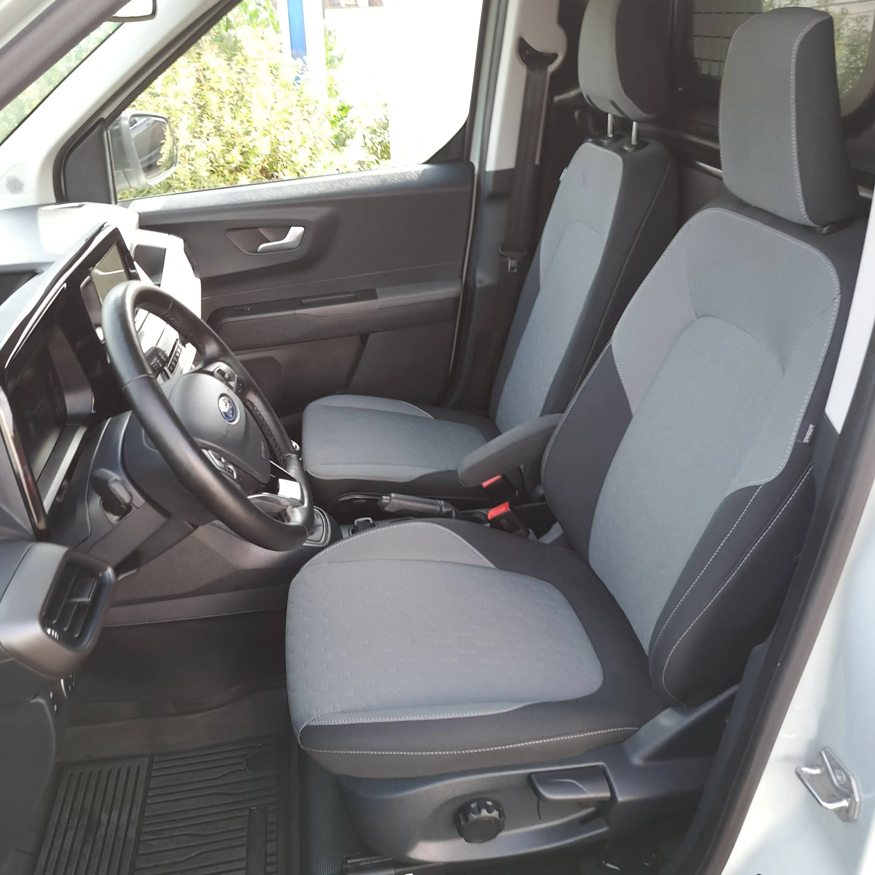 Ford Transit Courier Transit Courier 1.0 EcoBoost Limited Limited — photo 11
