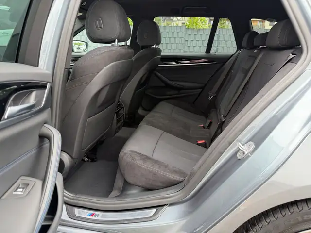 BMW 5 Series view 14