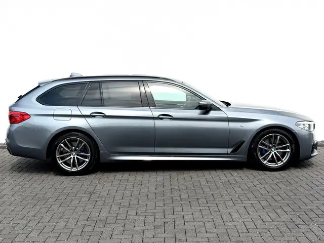 BMW 5 Series view 4