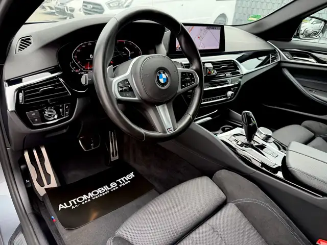 BMW 5 Series view 13