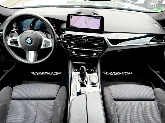 BMW 5 Series view 10
