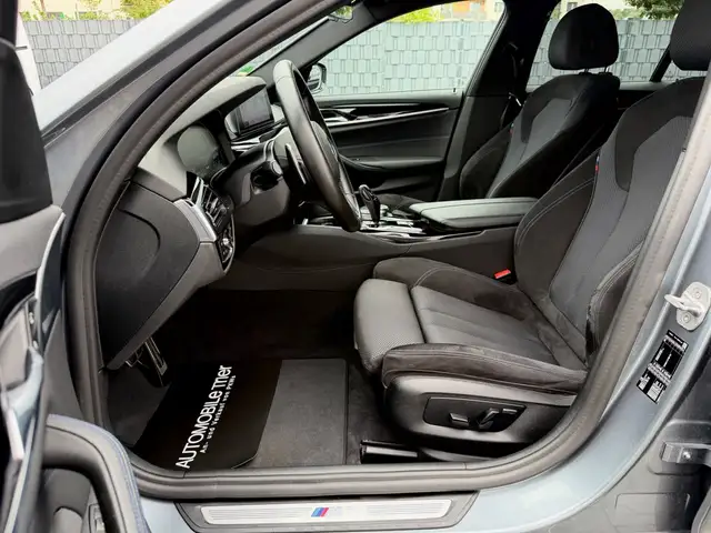 BMW 5 Series view 9