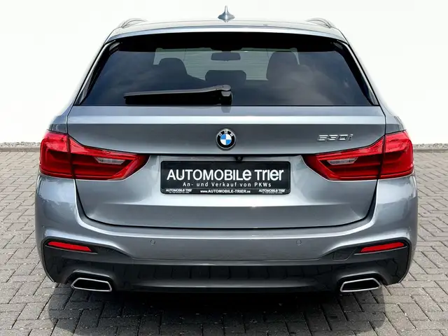 BMW 5 Series view 6