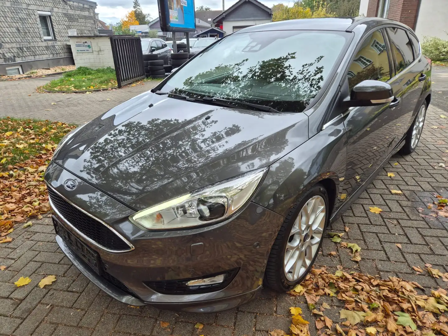 Ford Focus 1.5/ Titanium/ ST Line/ Garantie/ Finanzierung Grau - 2