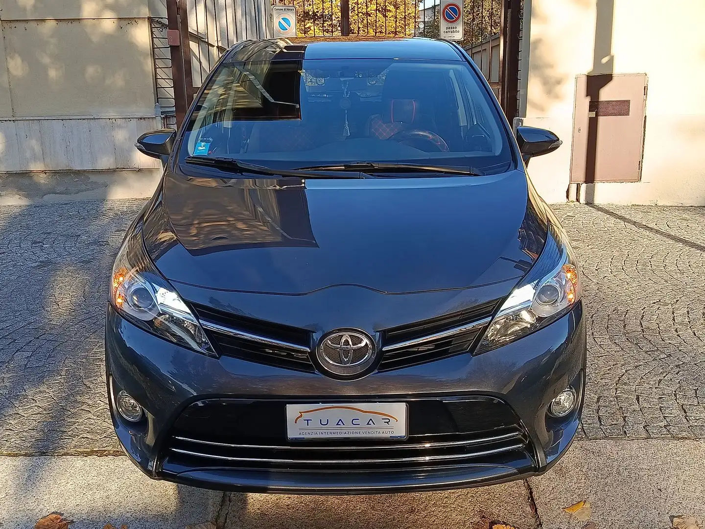 Toyota Verso Comfort 1.6 D-4D Grau - 2