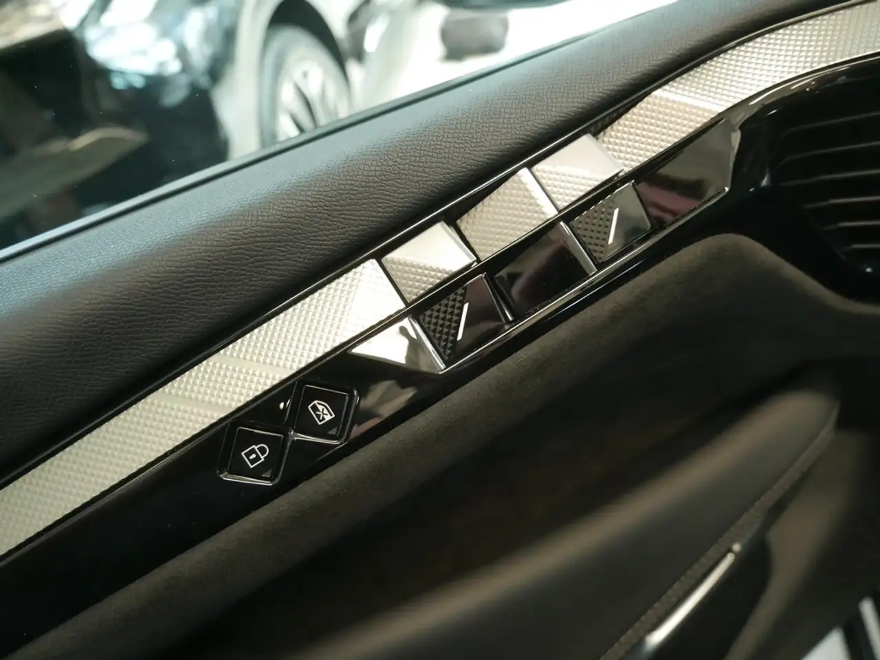 DS Automobiles DS 4 PureTech 136 e-DCT6 Pallas SHZ ACC LED 6