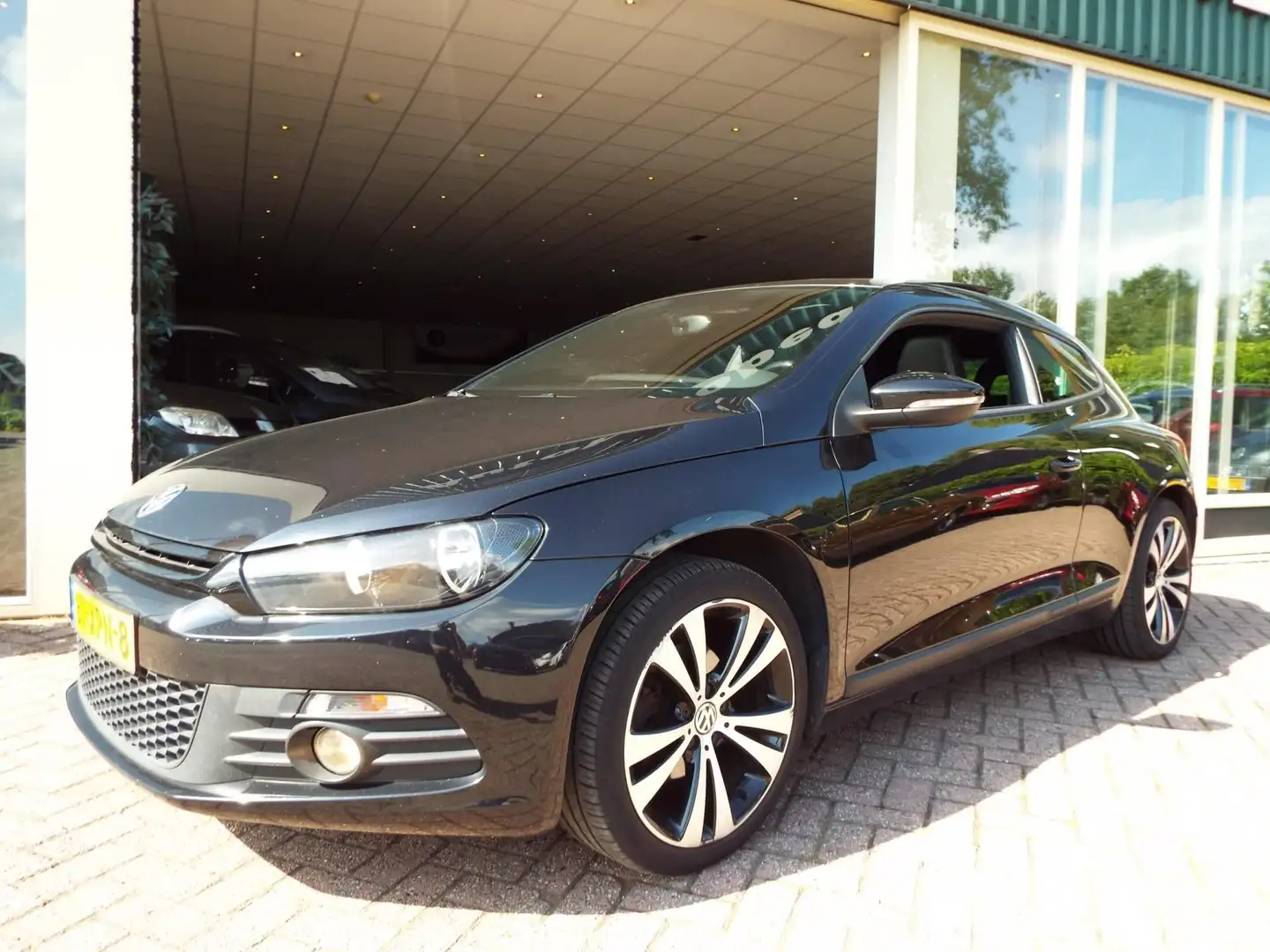 Volkswagen Scirocco 1.4 TSI Edition PANORAMADAK-CLIMA-CRUISE-BOVAG-NAP Zwart - 2