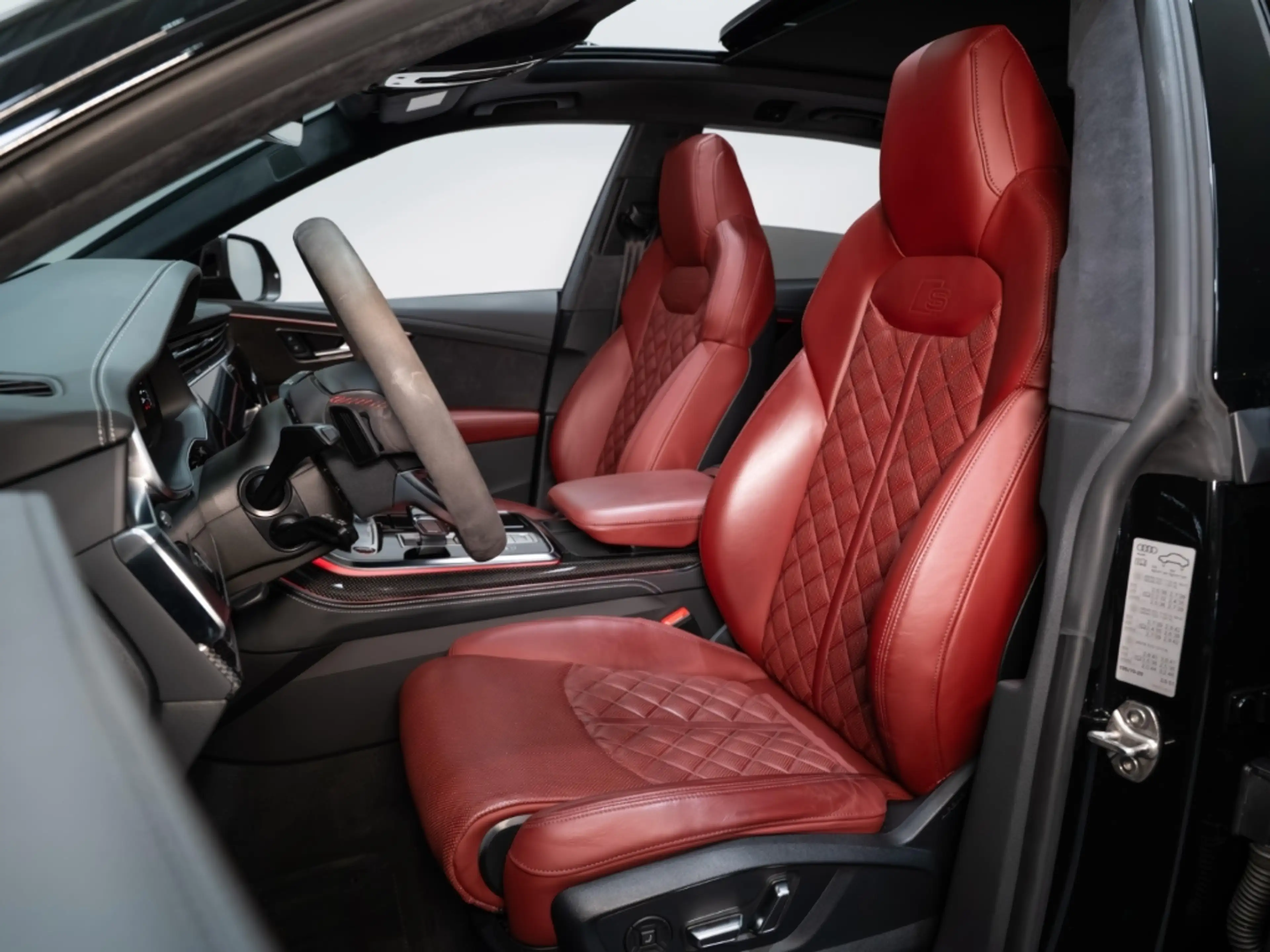 Audi SQ8 QU COMPETITION PLUS IN&OUT CARBON MATRIX HEAD SOFT — photo 8