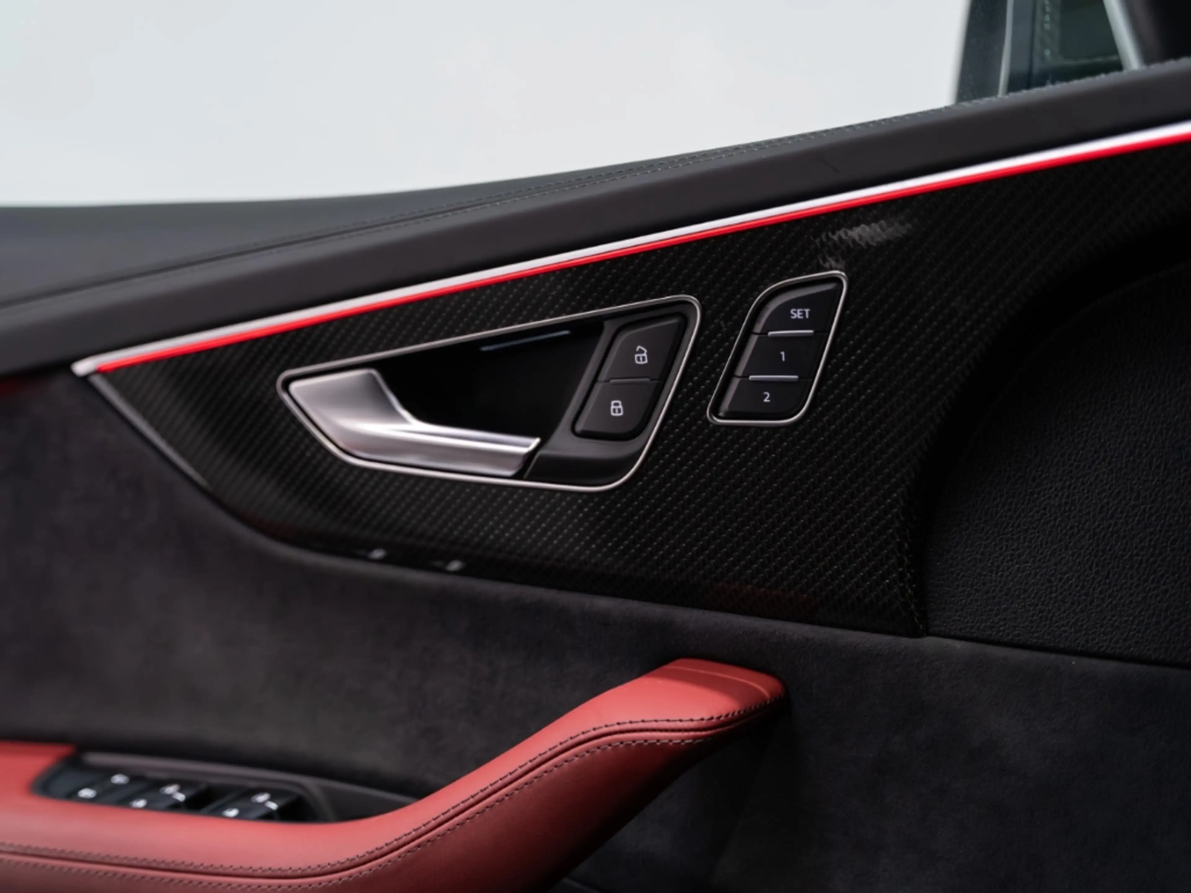 Audi SQ8 QU COMPETITION PLUS IN&OUT CARBON MATRIX HEAD SOFT — photo 14