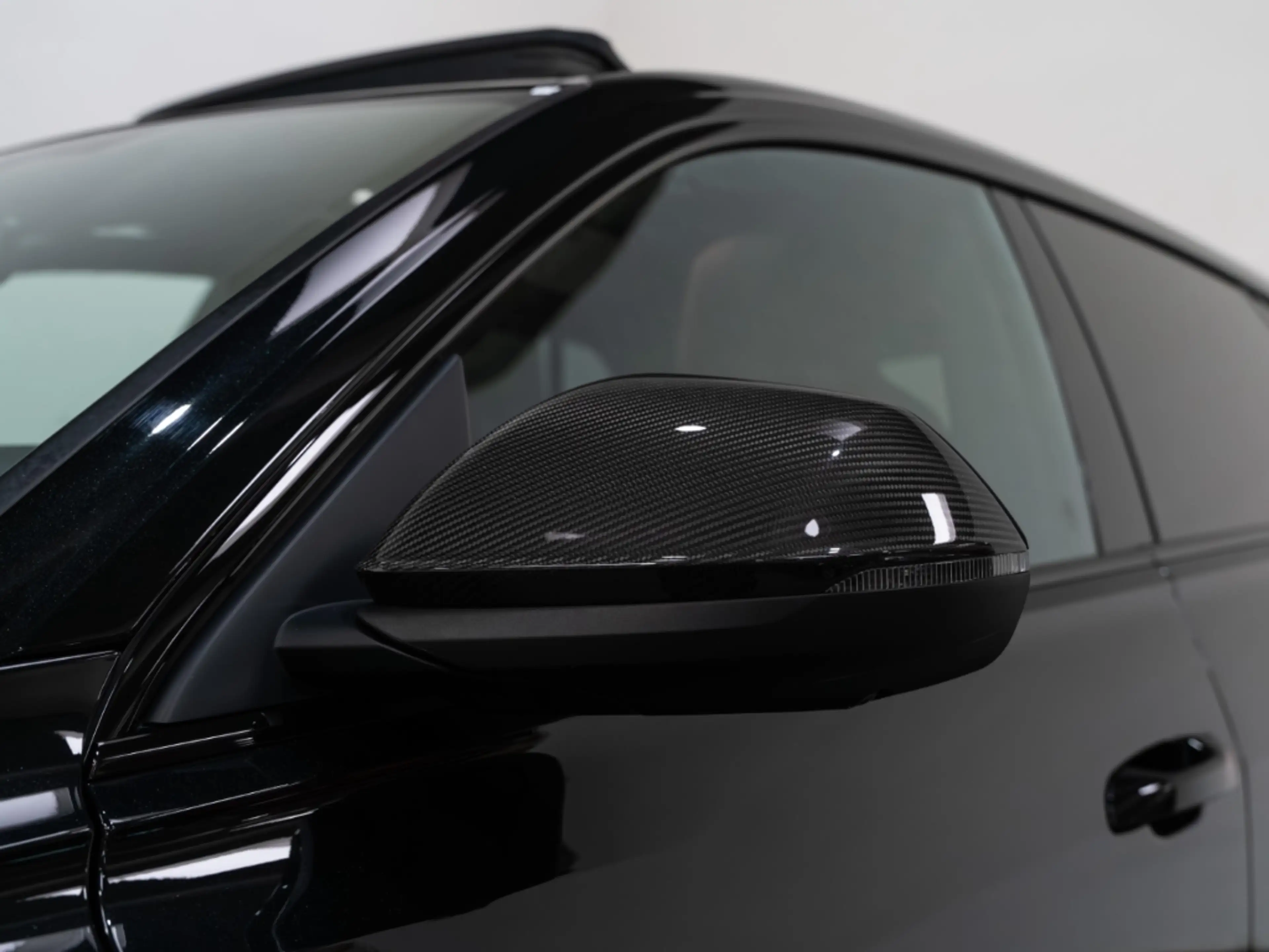 Audi SQ8 QU COMPETITION PLUS IN&OUT CARBON MATRIX HEAD SOFT — photo 13