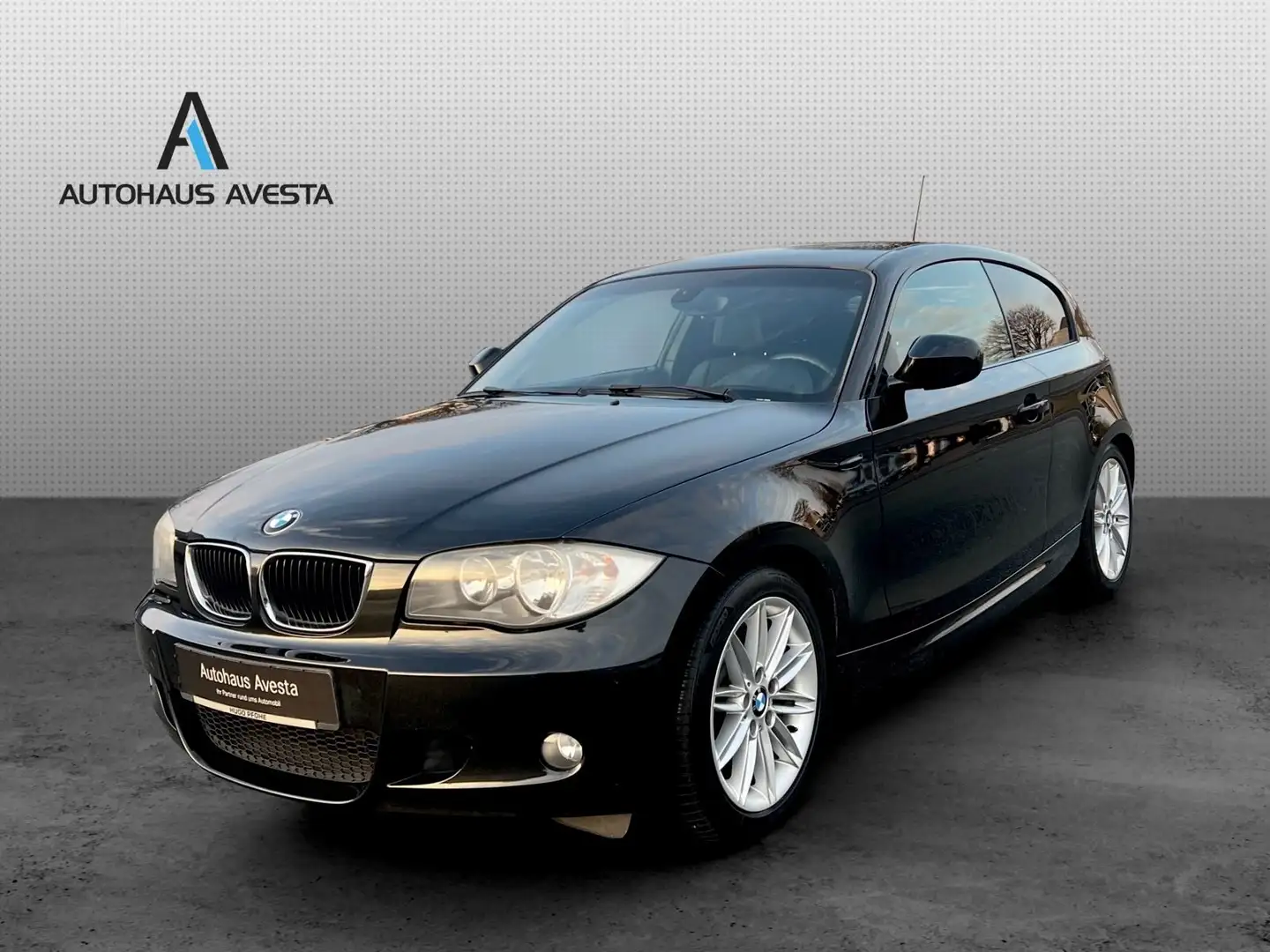 BMW 116 i / M PAKET AB WERK/ GARANTIE/ SCHALTER / Zwart - 1