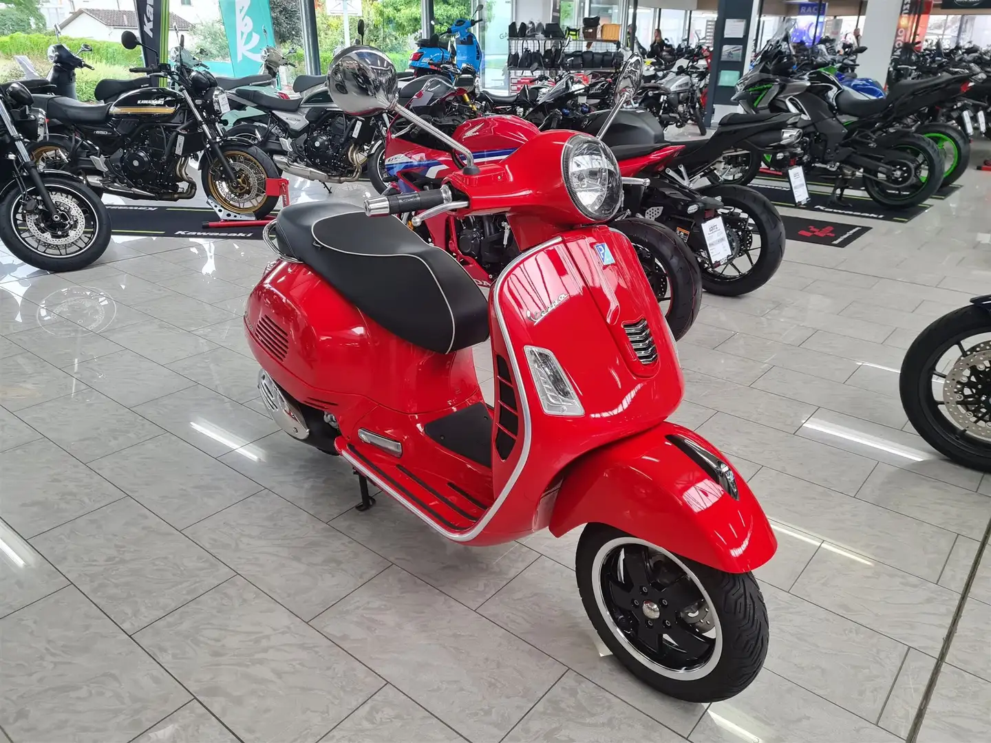 Vespa GTS 300 Rot - 1