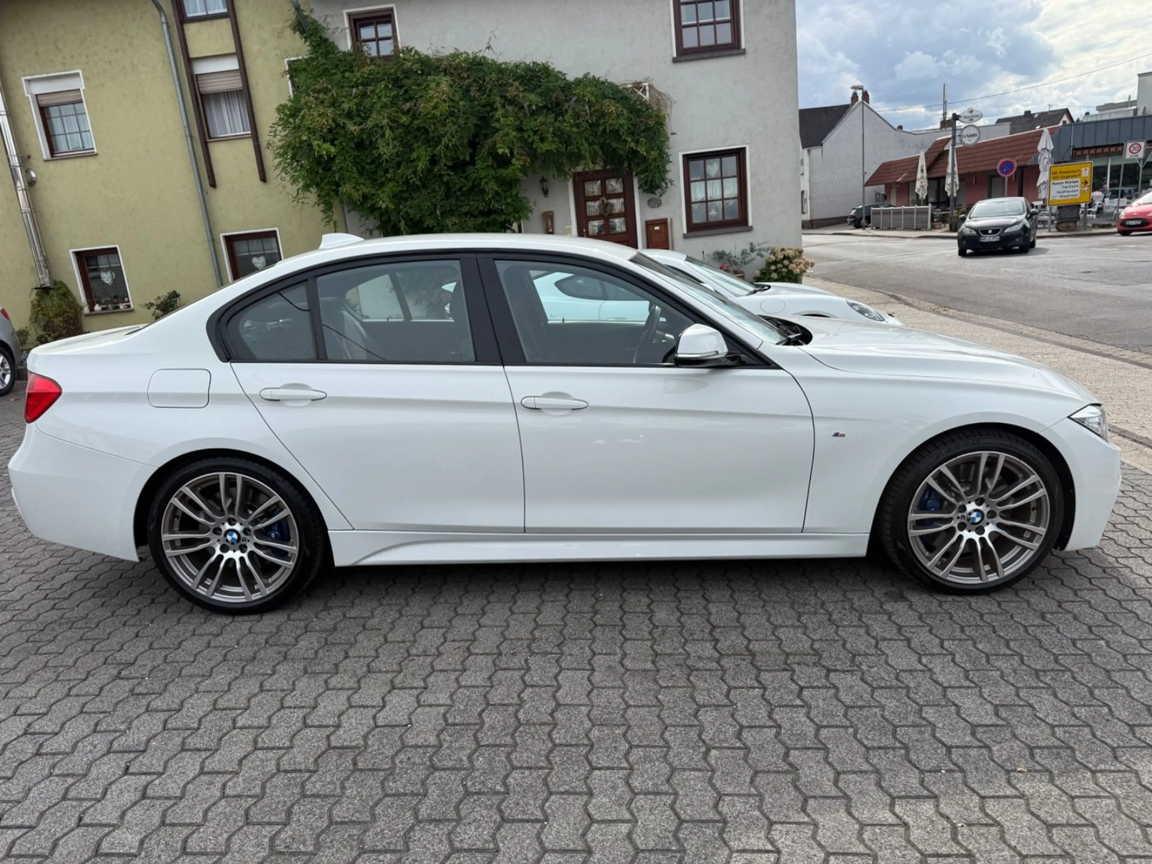 BMW 335 i M Sport Schalter 1.Hand Scheckheft Deutsch — photo 12
