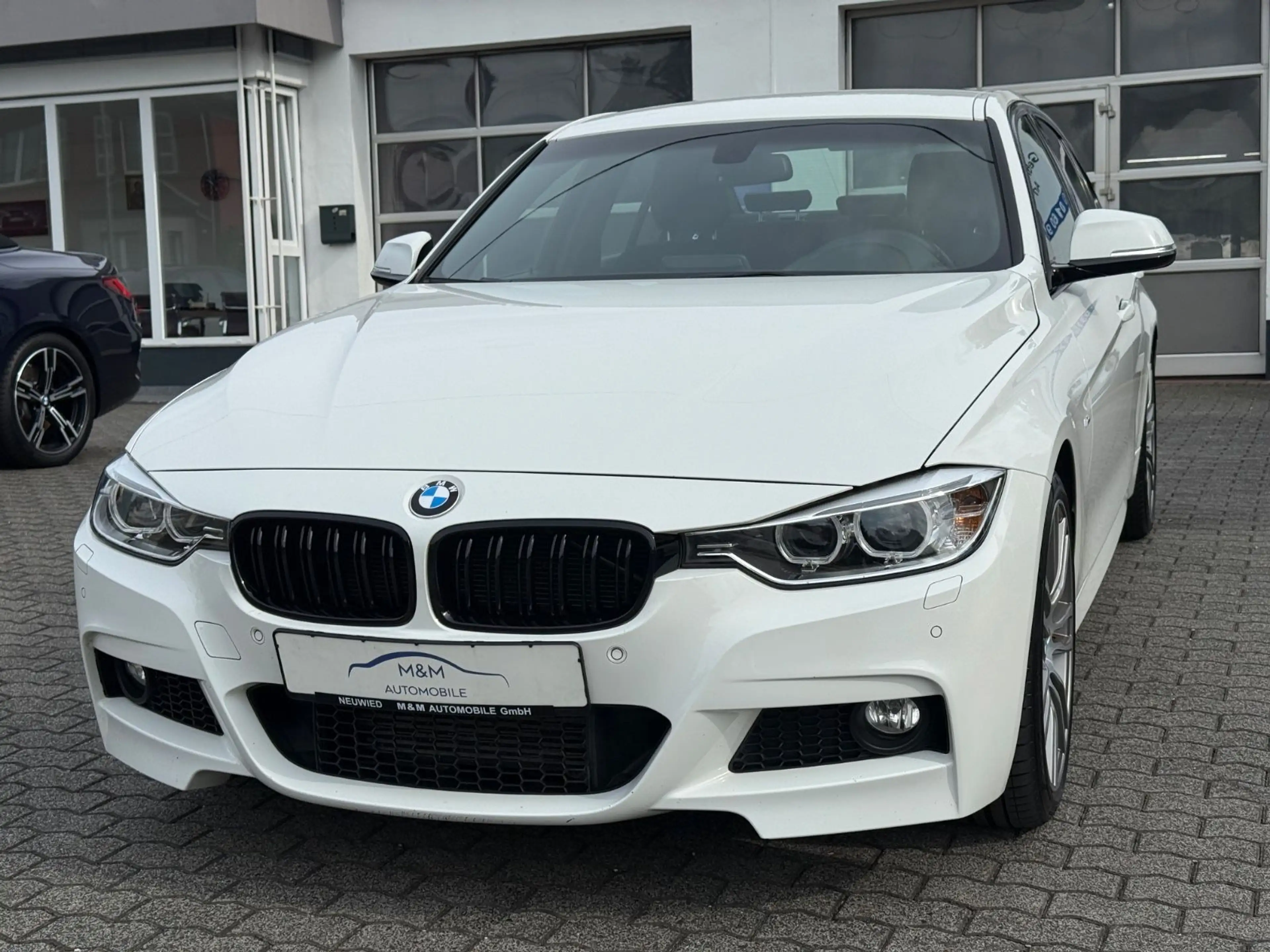 BMW 335 i M Sport Schalter 1.Hand Scheckheft Deutsch — photo 2