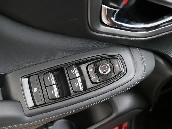 Subaru Forester 2.0i Hybrid CVT Sport Plus 2021, foto 41