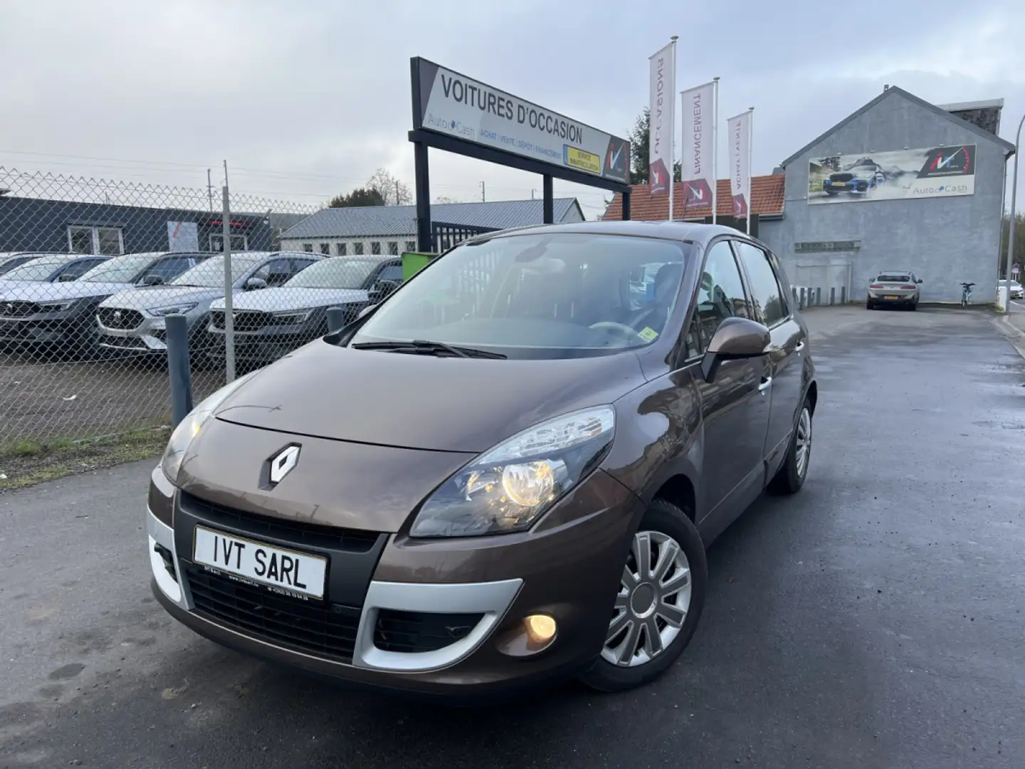 Renault Megane SCENIC 2.0 140CV AUTO Brun - 1