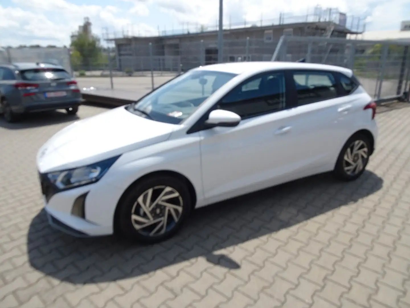 Hyundai i20 1.2 Comfort Club m. Winterpaket 4 Zylinder! Blanc - 1
