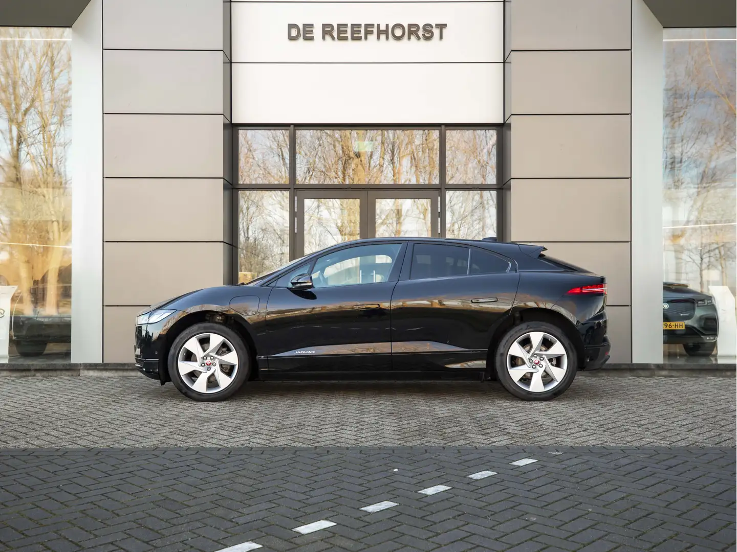 Jaguar I-Pace EV400 S 90 kWh | Luchtvering | Stuurwiel Verwarmd Zwart - 2