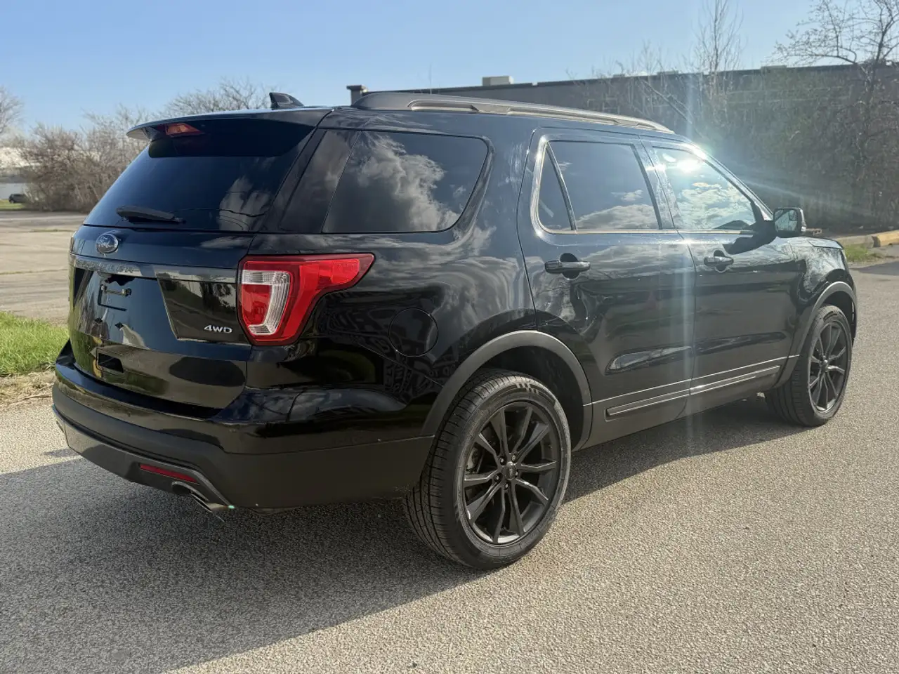 Ford Explorer photo Ford Explorer