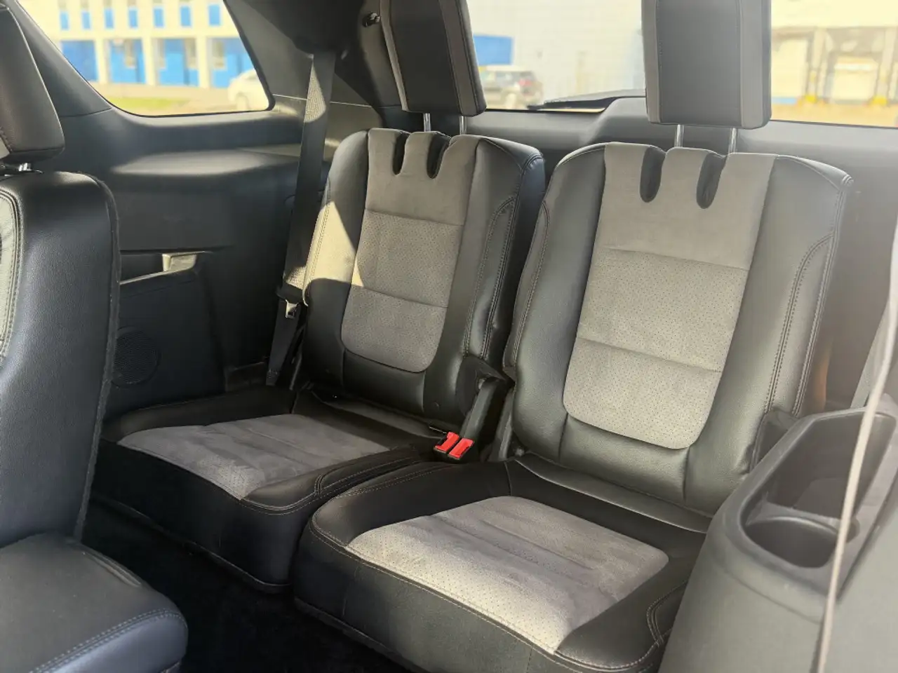 Ford Explorer photo Ford Explorer