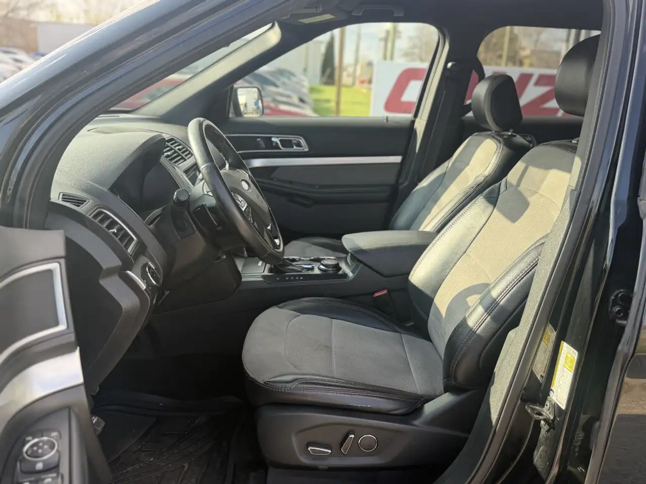 Ford Explorer photo Ford Explorer
