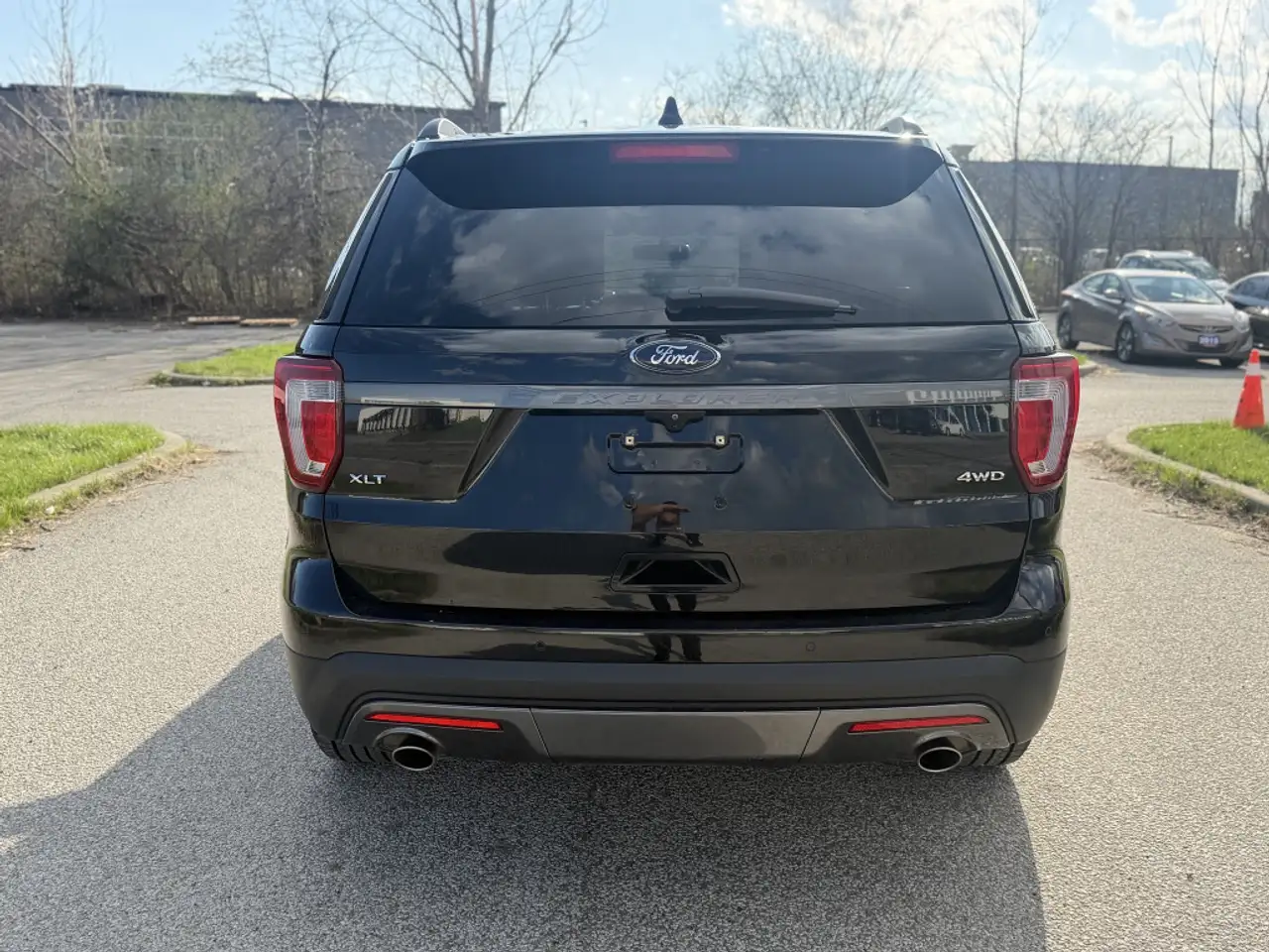 Ford Explorer photo Ford Explorer