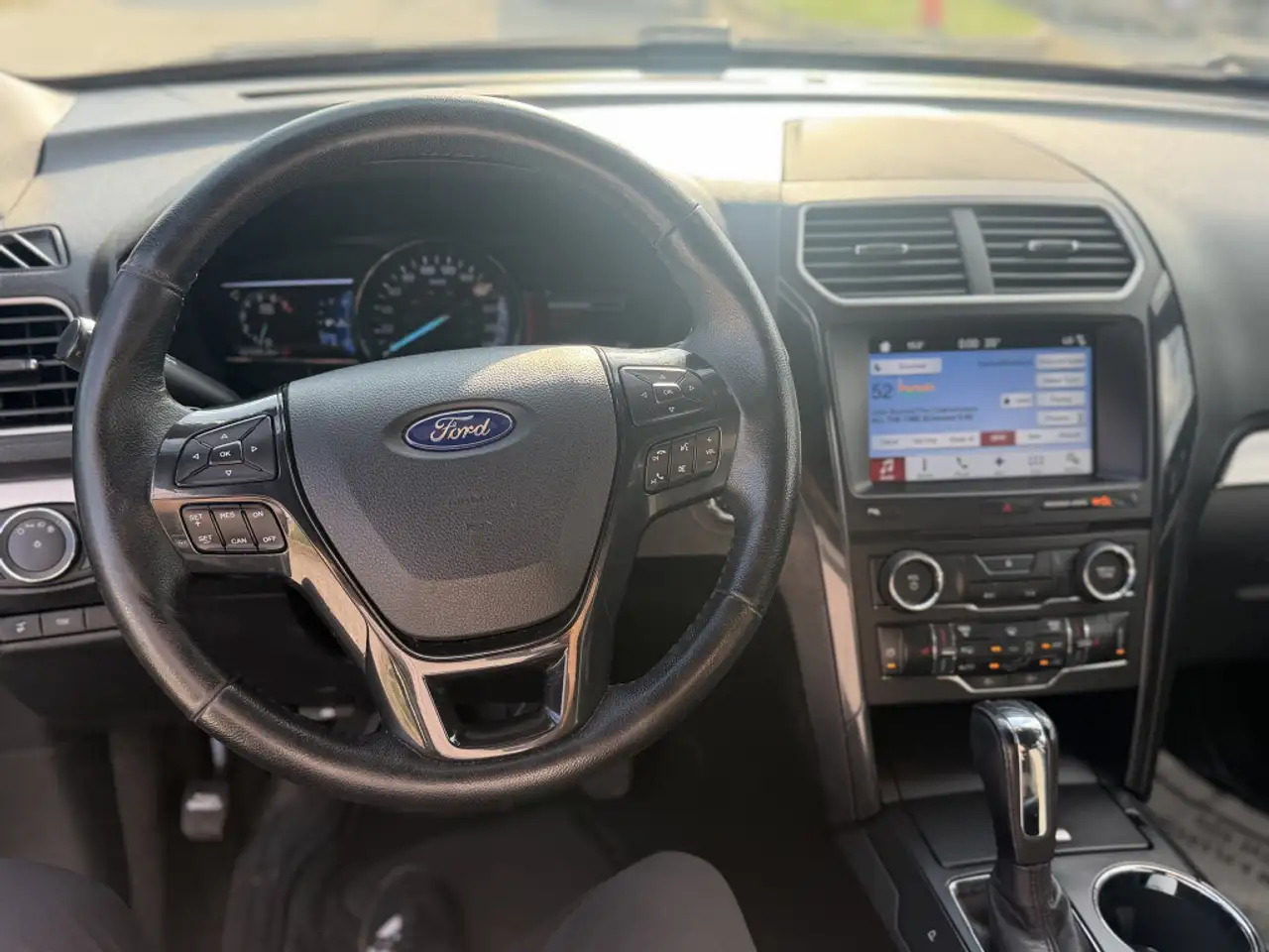 Ford Explorer photo Ford Explorer