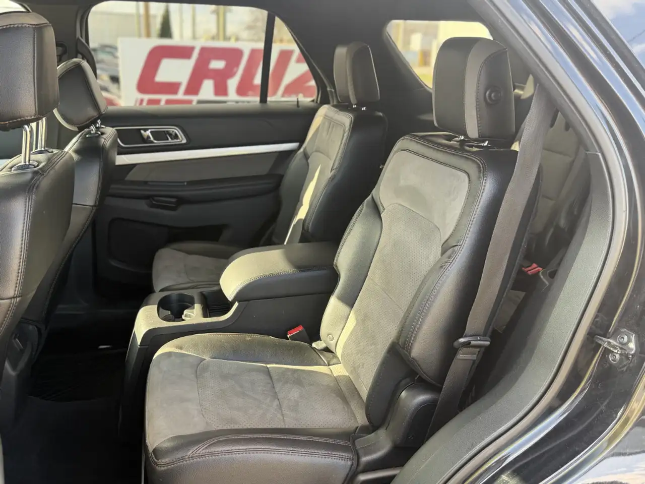 Ford Explorer photo Ford Explorer