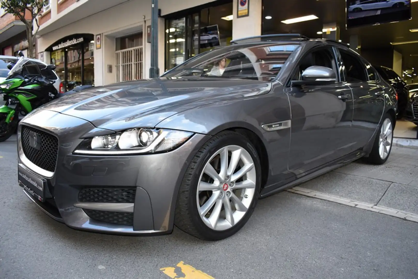 Jaguar XF 3.0TDV6 R-Sport Aut. Gris - 2