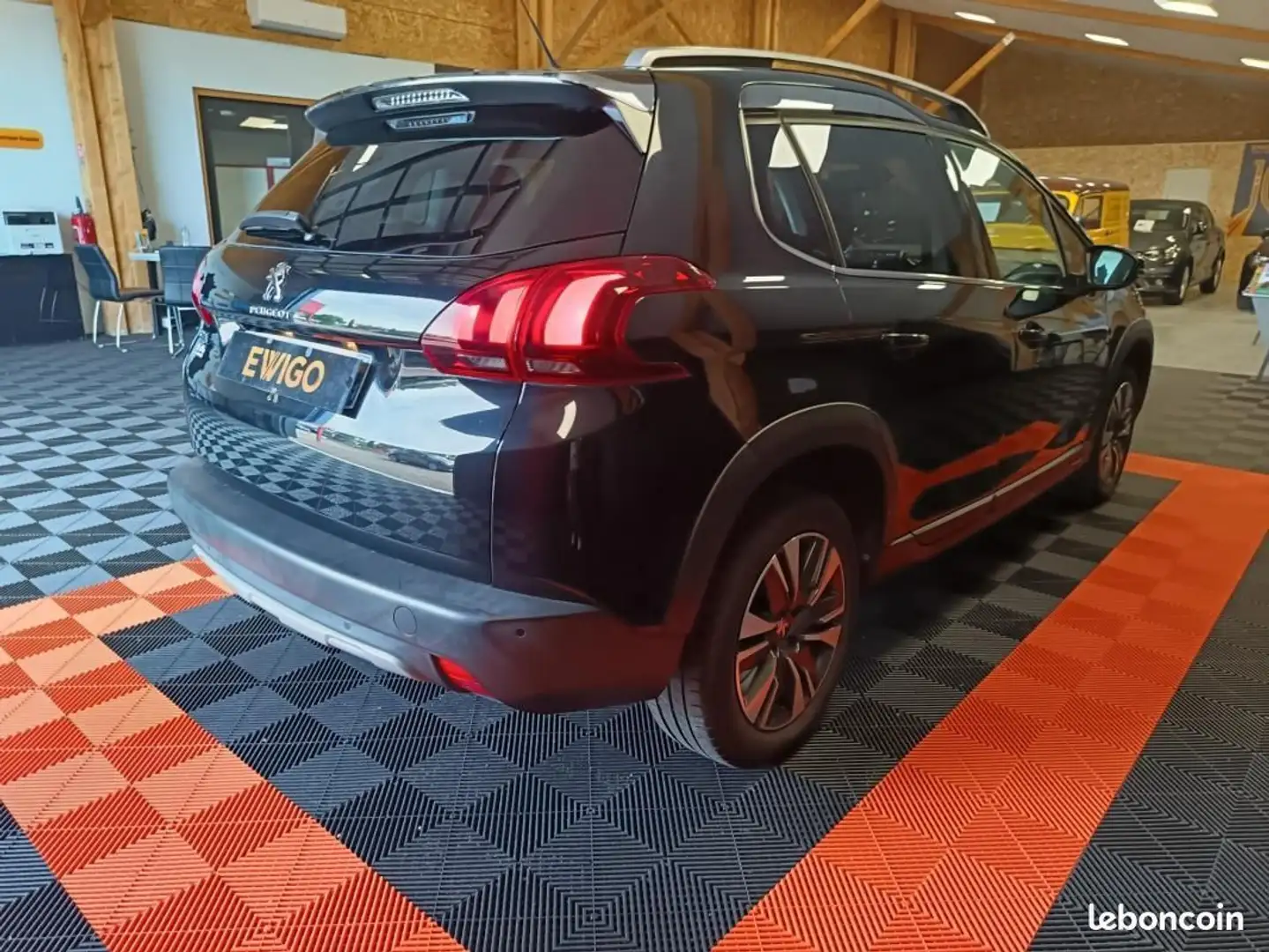 Peugeot 2008 GENERATION-I 1.2 PURETECH 130 ALLURE Noir - 2
