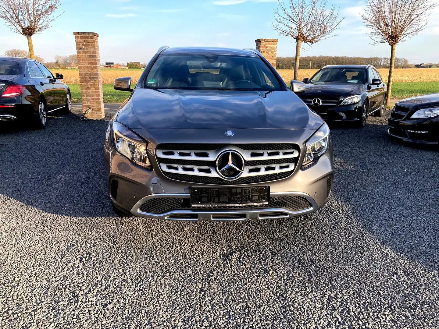 Mercedes-Benz GLA 200 GLA 200 // Automatik // akt. Parkassistent // NAVI Grau - 2