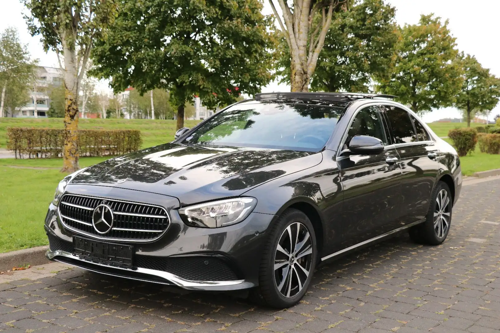 Mercedes-Benz E 300 E300e Avantgarde *DISTR*LEDER*360K*PANO*BURM*AHK Gris - 1