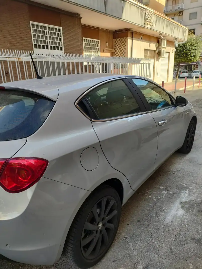 Alfa Romeo Giulietta Giulietta III 2010 1.6 jtdm Distinctive 120cv Argento - 2