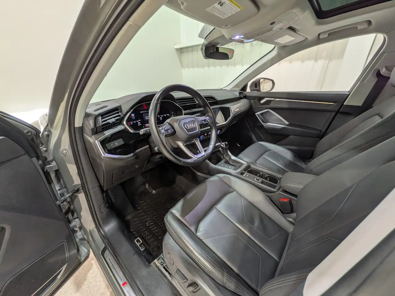 Audi Q3 снимка Audi Q3