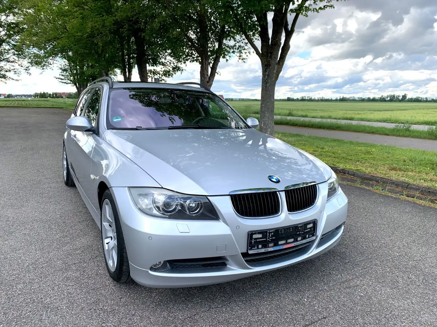 BMW 320 i Baureihe  Touring Flüssiggas Zilver - 1