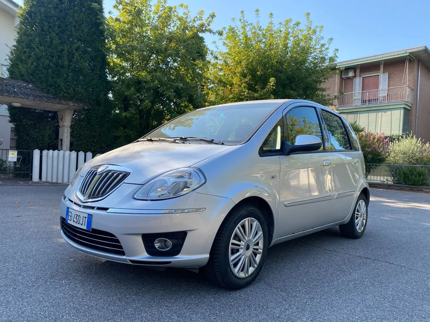 Lancia MUSA Musa II 2007 1.4 8v Diva (argento) Argento - 2