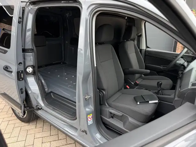 Volkswagen Caddy view 4