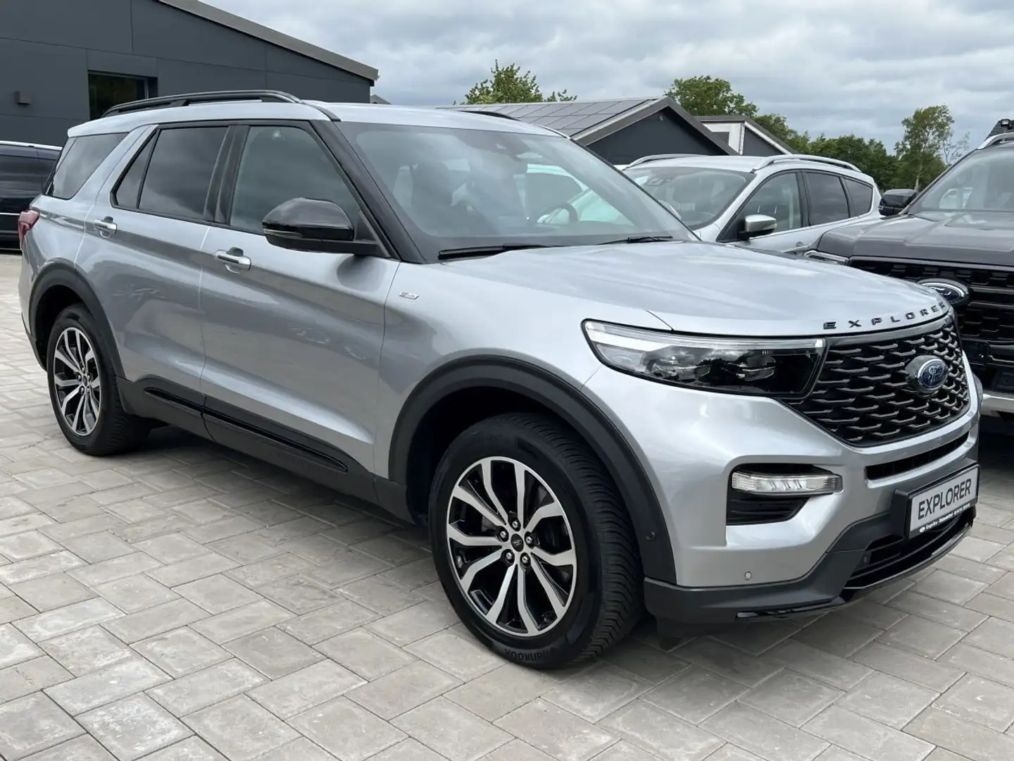 Ford Explorer ST-Line Plug-in-Hybrid 4x4 *1.Hand* Silber - 1