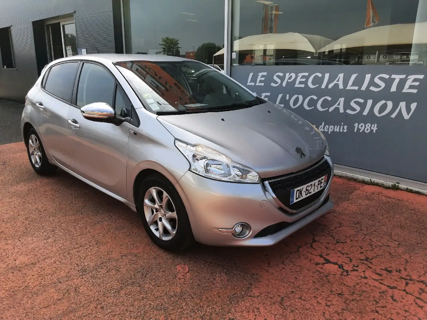 Peugeot e-208 1.6 E-HDI 92 STYLE Gris - 1