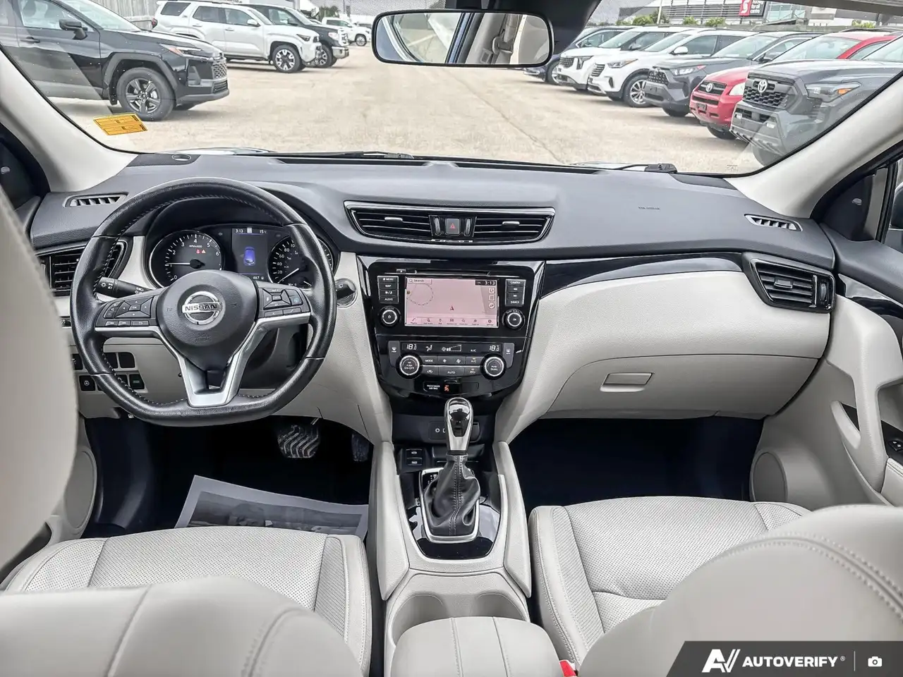 Nissan Qashqai снимка Nissan Qashqai