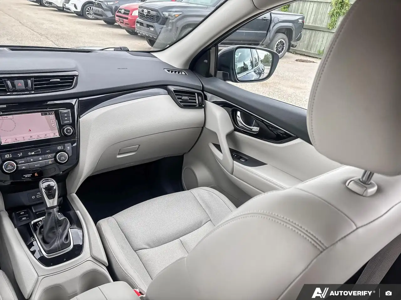Nissan Qashqai снимка Nissan Qashqai