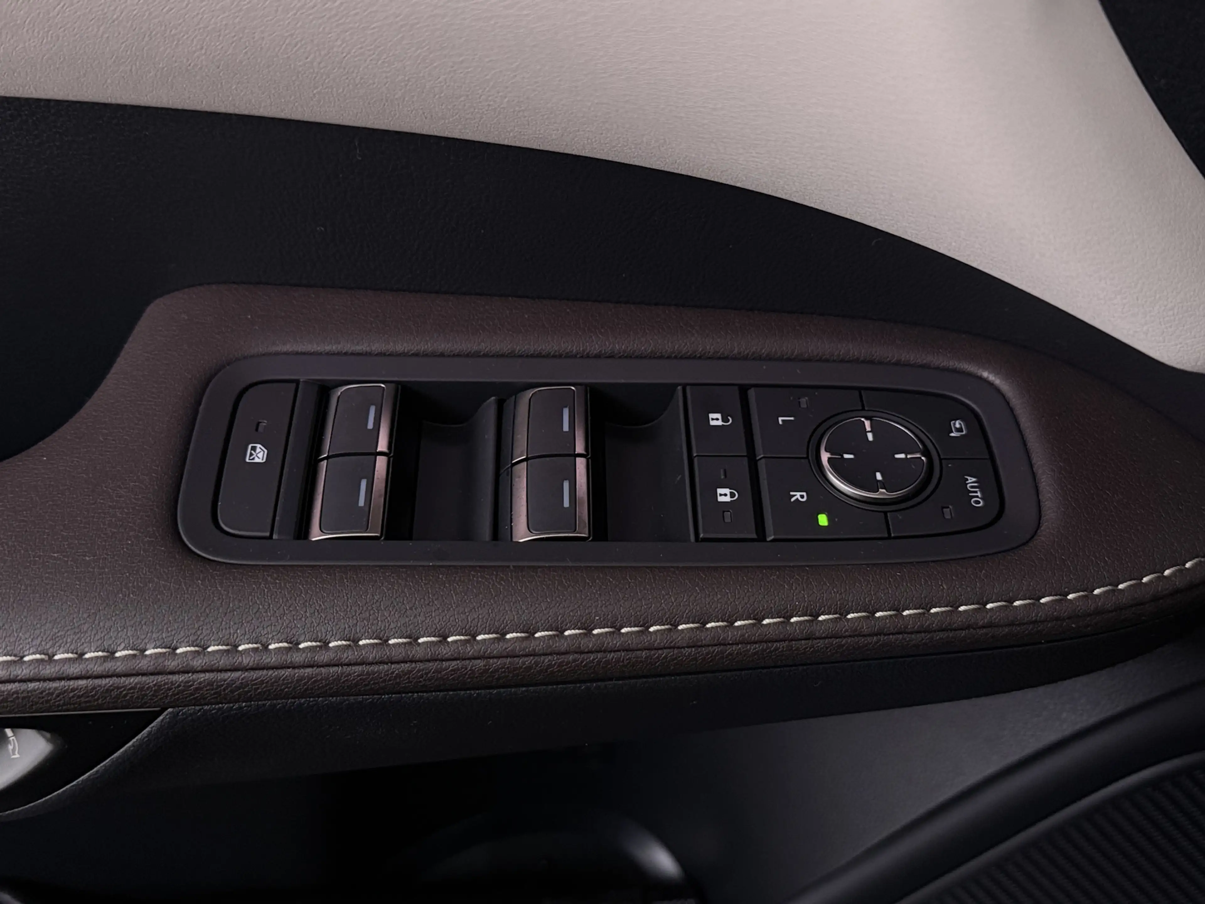 Lexus RX 450h 450h+ Plug-in Hybrid President Line | Mark Levinso — photo 4