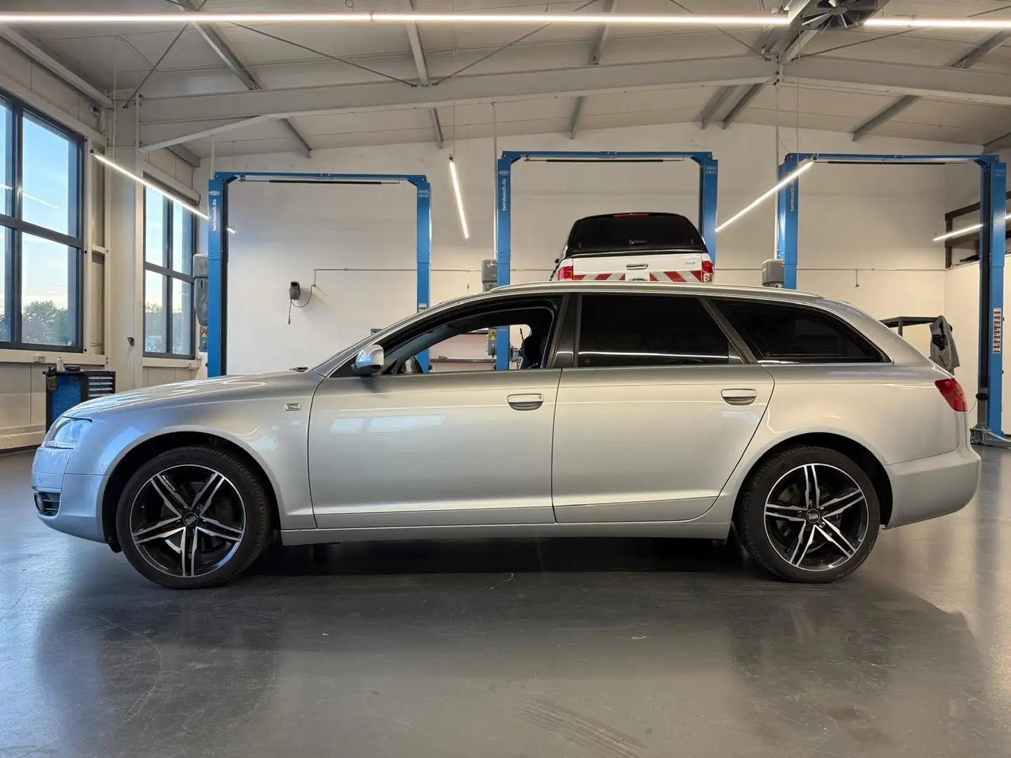 Audi A6 Avant 2,8 FSI V6*Klima*Navi*Standheizung*SHZ*PDC Silber - 2