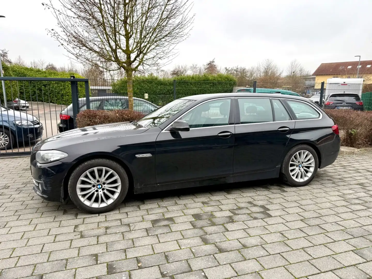 BMW 520 d Touring Luxury line Modellpflege Schwarz - 2