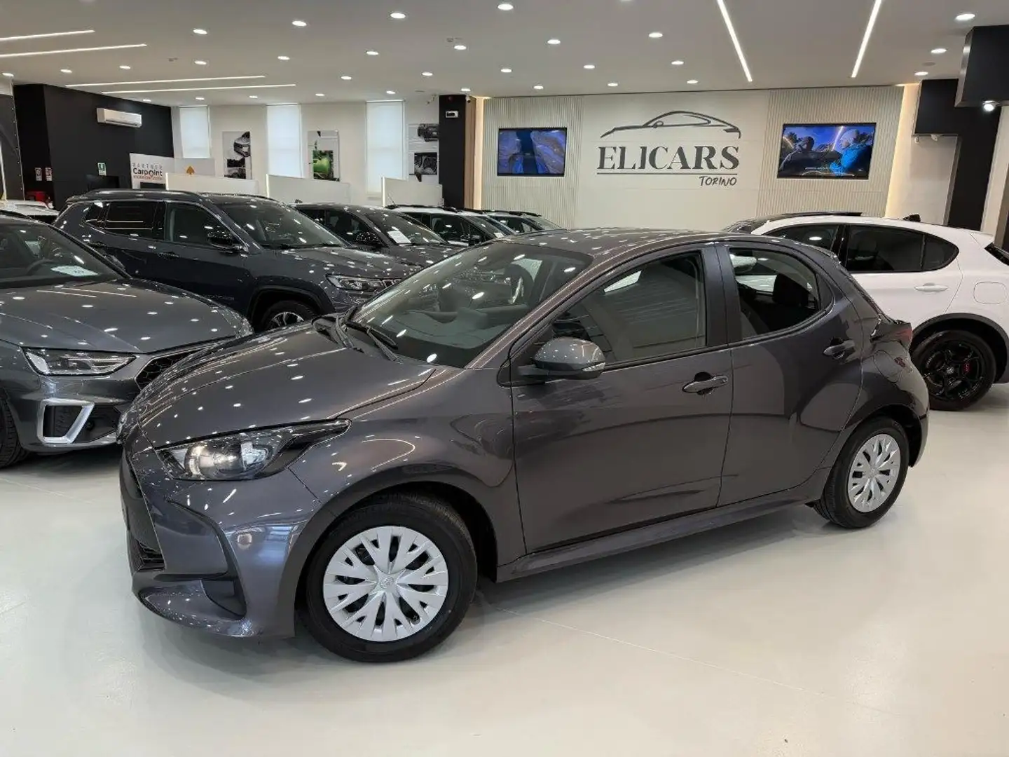 Toyota Yaris 1.0 5 porte Comfort Grigio - 1
